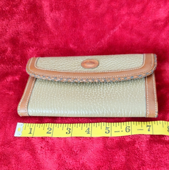 Dooney & Bourke Vintage Tan and Taupe Pebble Leather Wallet - Picture 5 of 7